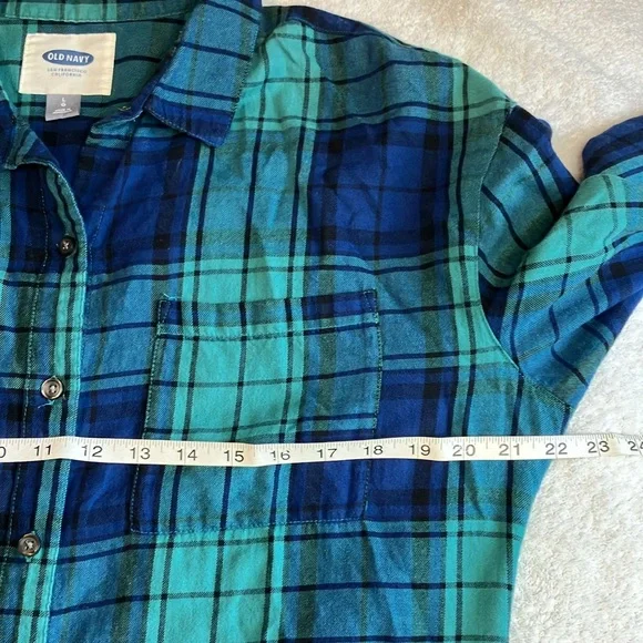 Old Navy plaid flannel button down shirt - Picture 6 of 7